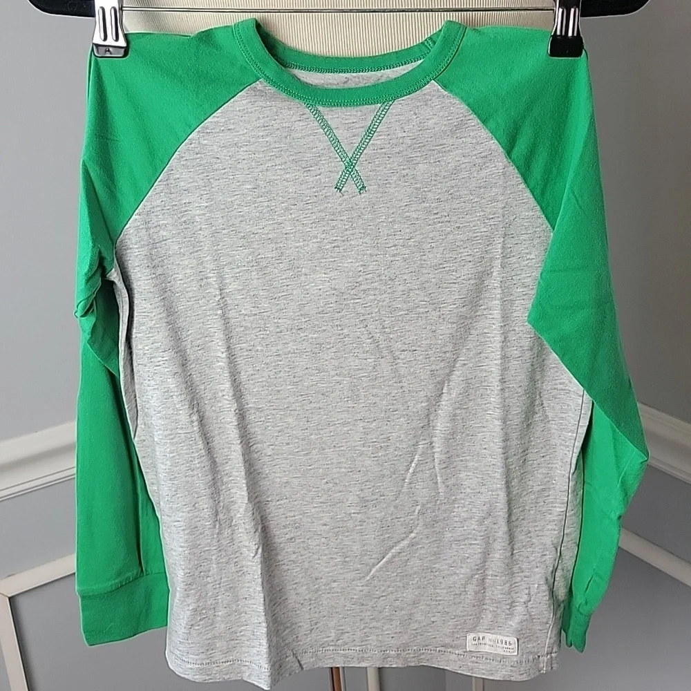 GAP **3 for $20 item** Boy's Green Gray Baseball Crewneck Long Sleeve T-Shirt‎ M
